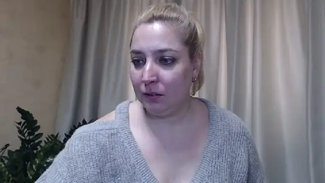 Snapshot of sweetpussy13 chatting on 03/22/25, 07:04 sweetpussy13 online show from 03/22/25, 07:04