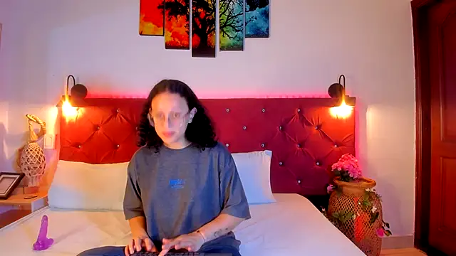 Trixye Moon online show from 12/16/25, 04:39