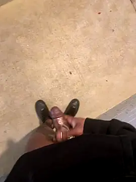 Snapshot of PublicBbc chatting on 12/18/25, 01:33 PublicBbc online show from 12/18/25, 01:33