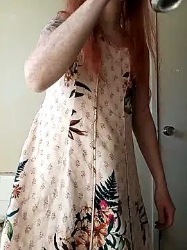 Snapshot of Niudla chatting on 12/17/25, 06:29 Niudla online show from 12/17/25, 06:29