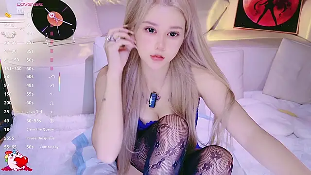 znsbsvdqw264 online show from 12/22/25, 02:55