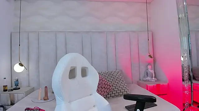 im ariana  online show from 02/23/26, 04:25