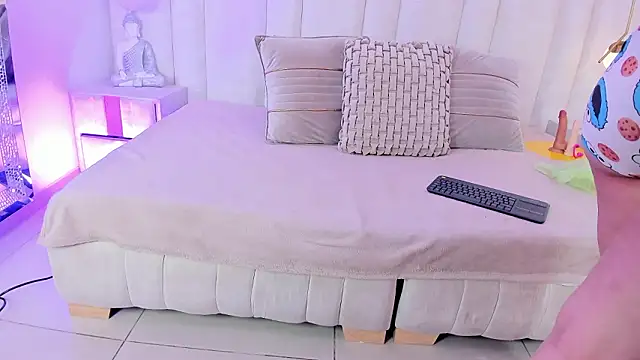 im ariana  online show from 02/22/26, 04:15