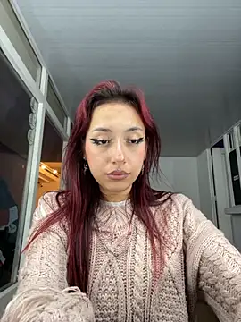 Snapshot of HoneyRed3 chatting on 12/16/25, 04:28 HoneyRed3 online show from 12/16/25, 04:28