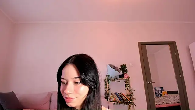 Snapshot of Crystal_zen chatting on 12/15/25, 03:56 Crystal zen online show from 12/15/25, 03:56