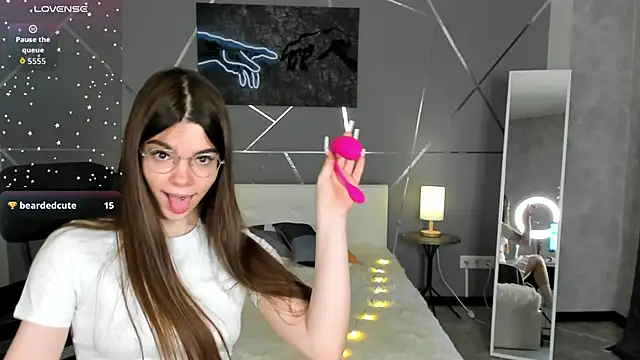 miss  evelyne online show from 12/20/25, 03:31