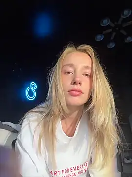 Snapshot of sssativa_more chatting on 05/29/26, 04:18 sssativa more online show from 05/29/26, 04:18