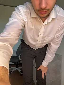 Lovebackground online show from 03/12/26, 09:13