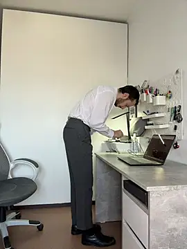 Lovebackground online show from 03/06/26, 07:36