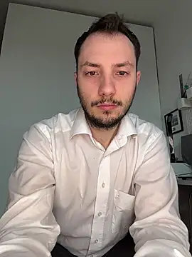 Lovebackground online show from 04/03/26, 08:43