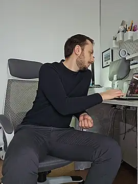 Lovebackground online show from 02/27/26, 08:36