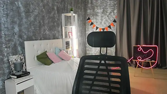 Snapshot of tata__goth chatting on 12/18/25, 08:19 tata goth online show from 12/18/25, 08:19