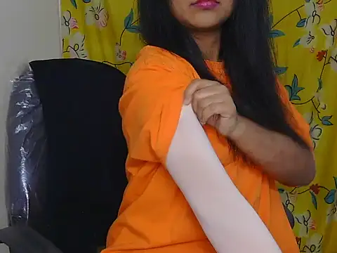 Snapshot of Cristina_love69 chatting on 04/06/26, 12:39 Cristina love69 online show from 04/06/26, 12:39