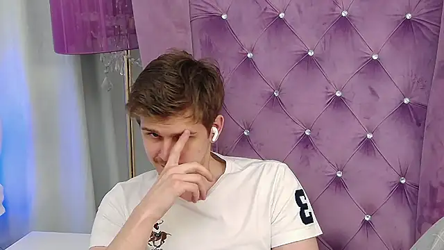 NickJohnas online show from 04/18/26, 06:54