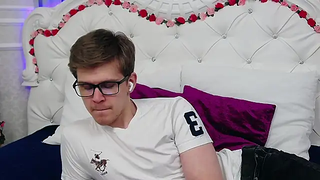 NickJohnas online show from 04/12/26, 06:44