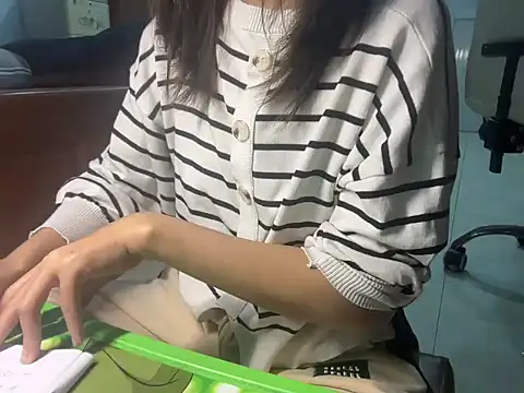 Snapshot of Chichi_86 chatting on 12/16/25, 07:01 Chichi 86 online show from 12/16/25, 07:01