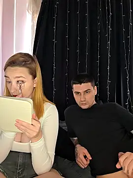 Snapshot of FoxyToxy chatting on 12/18/25, 03:11 FoxyToxy online show from 12/18/25, 03:11