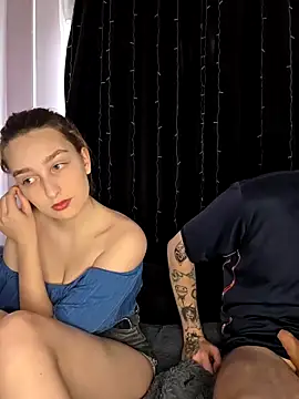 Snapshot of FoxyToxy chatting on 12/14/25, 03:24 FoxyToxy online show from 12/14/25, 03:24