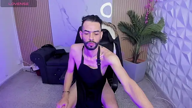 Snapshot of arcangel_harris chatting on 12/18/25, 11:47 arcangel harris online show from 12/18/25, 11:47