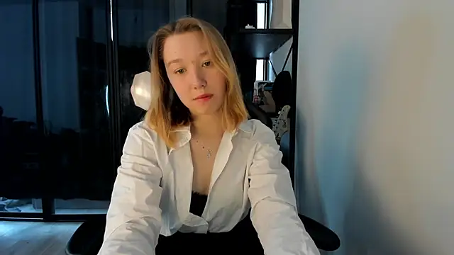 Agatha Mayson online show from 02/06/26, 06:09