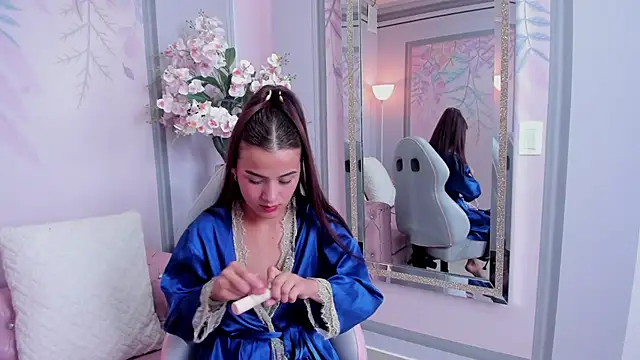 Saritasweet18 online show from 12/15/25, 06:47