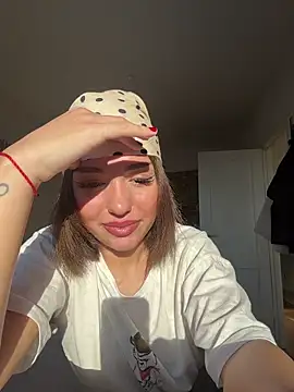 Snapshot of SilkyMira chatting on 01/11/26, 10:44 SilkyMira online show from 01/11/26, 10:44