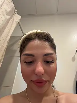 Snapshot of SilkyMira chatting on 01/17/26, 02:31 SilkyMira online show from 01/17/26, 02:31