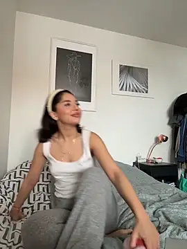 Snapshot of SilkyMira chatting on 02/12/26, 11:32 SilkyMira online show from 02/12/26, 11:32