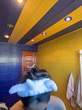 Snapshot of SilkyMira chatting on 02/25/26, 01:44 SilkyMira online show from 02/25/26, 01:44