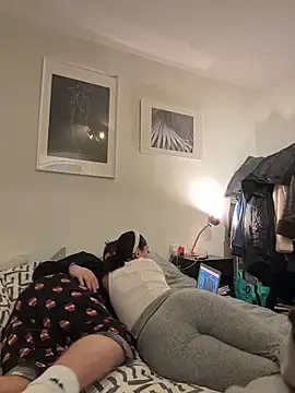 Snapshot of SilkyMira chatting on 02/11/26, 04:18 SilkyMira online show from 02/11/26, 04:18