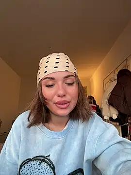 Snapshot of SilkyMira chatting on 01/18/26, 02:53 SilkyMira online show from 01/18/26, 02:53