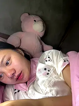 Snapshot of leo-kitty chatting on 12/17/25, 05:12 leo-kitty online show from 12/17/25, 05:12