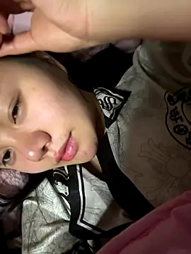 Snapshot of leo-kitty chatting on 12/14/25, 09:04 leo-kitty online show from 12/14/25, 09:04