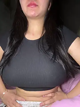 Snapshot of leo-kitty chatting on 12/15/25, 08:53 leo-kitty online show from 12/15/25, 08:53