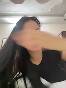 Snapshot of leo-kitty chatting on 12/18/25, 10:30 leo-kitty online show from 12/18/25, 10:30