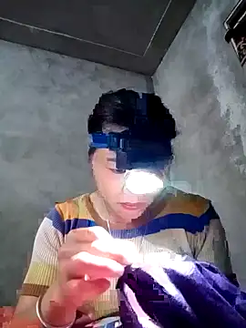 Snapshot of honey-kis chatting on 12/17/25, 11:59 honey-kis online show from 12/17/25, 11:59