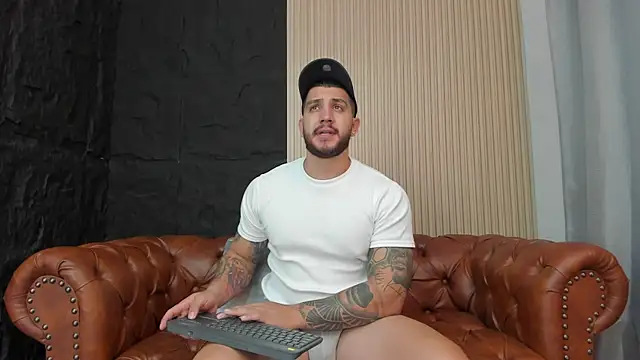 Snapshot of KyleNorth_ chatting on 12/15/25, 01:50 KyleNorth online show from 12/15/25, 01:50