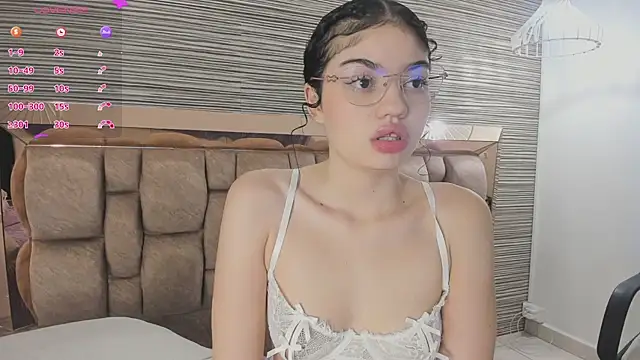 Snapshot of chloe_cortez chatting on 06/11/26, 09:50 chloe cortez online show from 06/11/26, 09:50