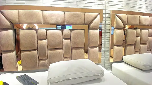 chloe cortez online show from 12/18/25, 12:49