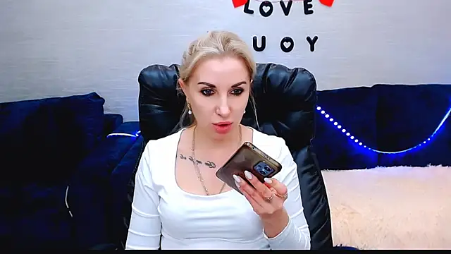 Hanna--Sweet online show from 12/19/25, 10:28