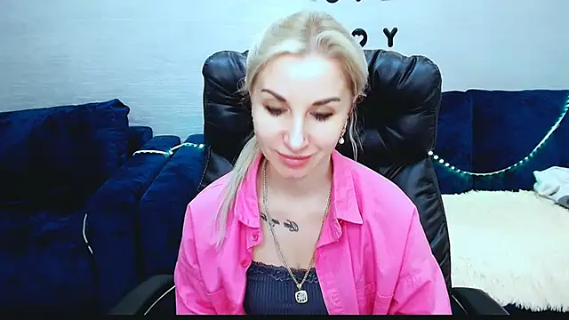 Hanna--Sweet online show from 12/15/25, 04:02