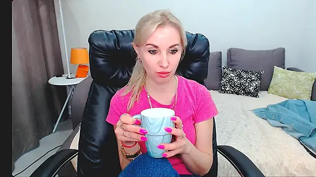 Hanna--Sweet online show from 04/19/26, 10:38