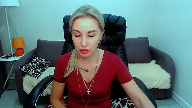 Snapshot of Hanna--Sweet chatting on 07/04/26, 03:16 Hanna--Sweet online show from 07/04/26, 03:16