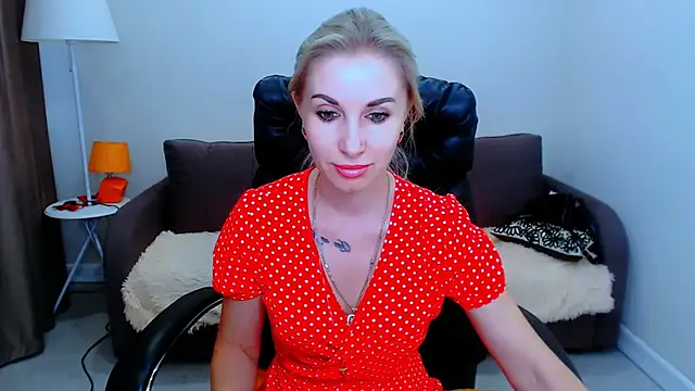 Snapshot of Hanna--Sweet chatting on 07/10/26, 04:07 Hanna--Sweet online show from 07/10/26, 04:07