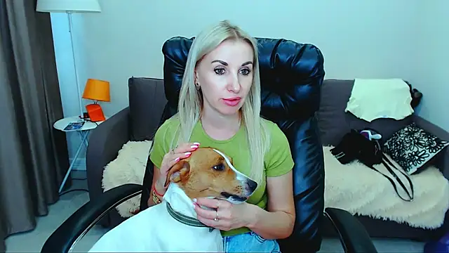Snapshot of Hanna--Sweet chatting on 06/10/26, 11:44 Hanna--Sweet online show from 06/10/26, 11:44