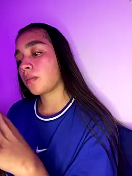 Snapshot of Iam_samanthaaa chatting on 12/17/25, 04:17 Iam samanthaaa online show from 12/17/25, 04:17