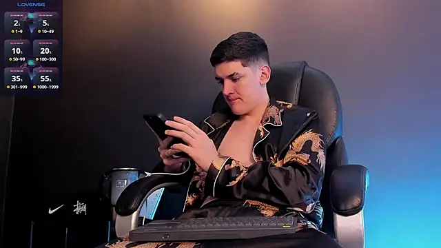 Snapshot of Valentino_ceratti chatting on 12/14/25, 01:12 Valentino ceratti online show from 12/14/25, 01:12