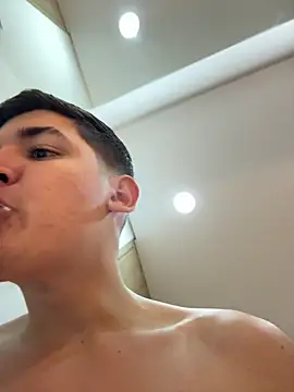 Snapshot of Valentino_ceratti chatting on 12/15/25, 12:05 Valentino ceratti online show from 12/15/25, 12:05