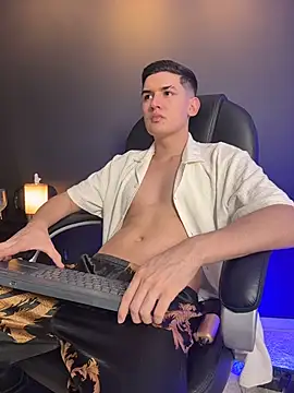 Snapshot of Valentino_ceratti chatting on 12/18/25, 11:19 Valentino ceratti online show from 12/18/25, 11:19