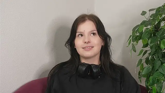 LesleyManire online show from 12/17/25, 10:53